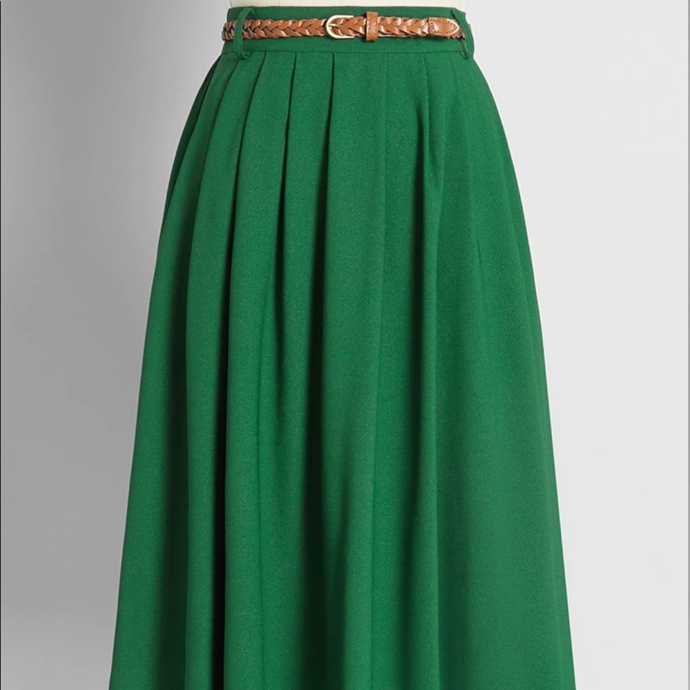 Green midi skirt with belt